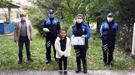 K­a­r­a­b­ü­k­­t­e­ ­p­o­l­i­s­t­e­n­ ­ç­o­c­u­k­l­a­r­a­ ­s­ü­r­p­r­i­z­ ­z­i­y­a­r­e­t­